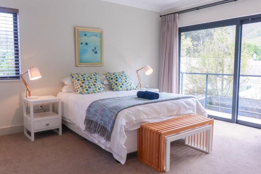 To Let 6 Bedroom Property for Rent in Voelklip Western Cape